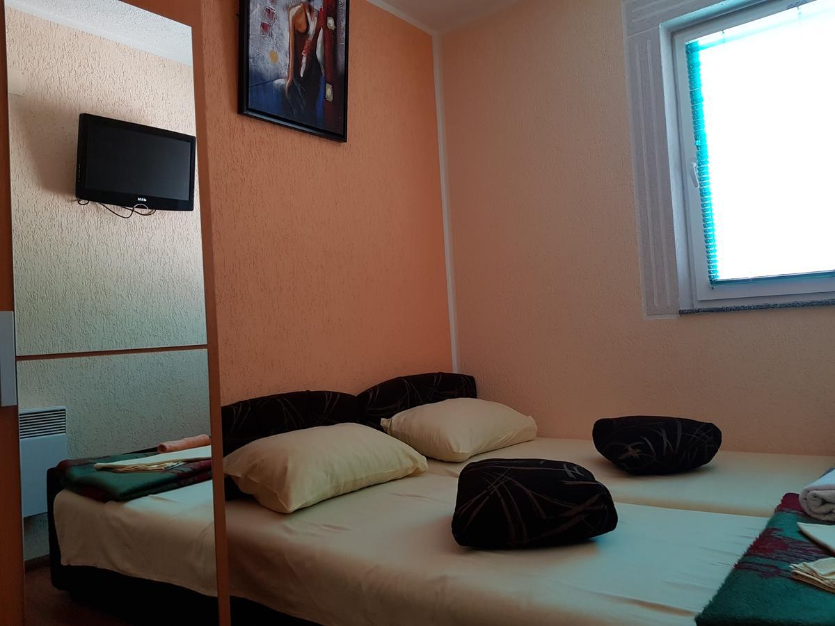 Pansion Basa Hotel Ustikolina Buitenkant foto