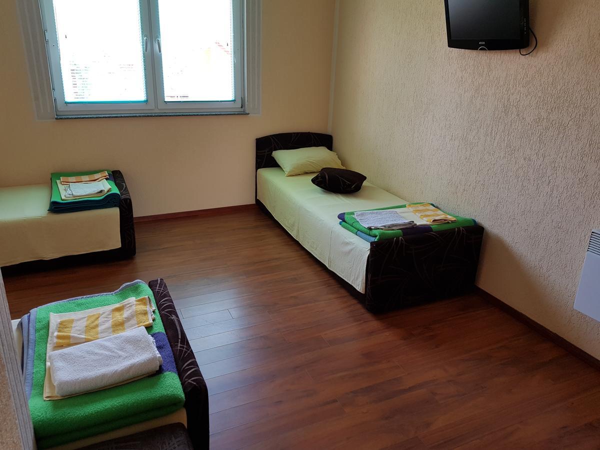 Pansion Basa Hotel Ustikolina Buitenkant foto