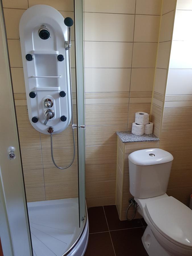 Pansion Basa Hotel Ustikolina Buitenkant foto