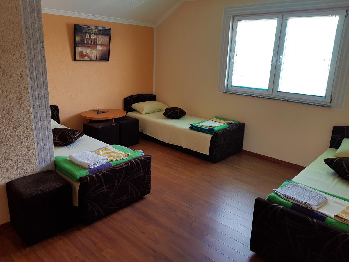 Pansion Basa Hotel Ustikolina Buitenkant foto
