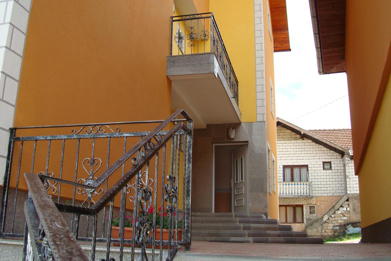 Pansion Basa Hotel Ustikolina Buitenkant foto