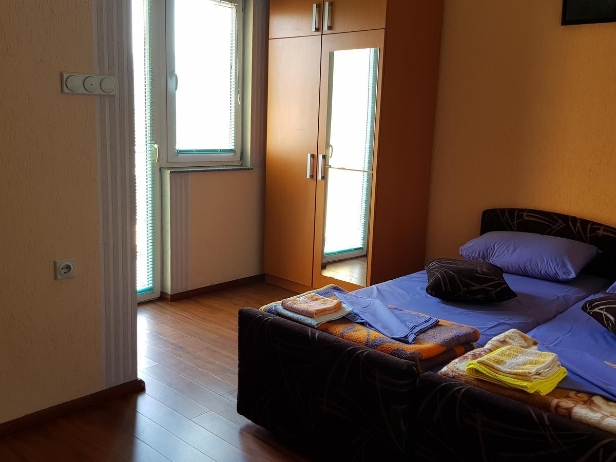 Pansion Basa Hotel Ustikolina Buitenkant foto