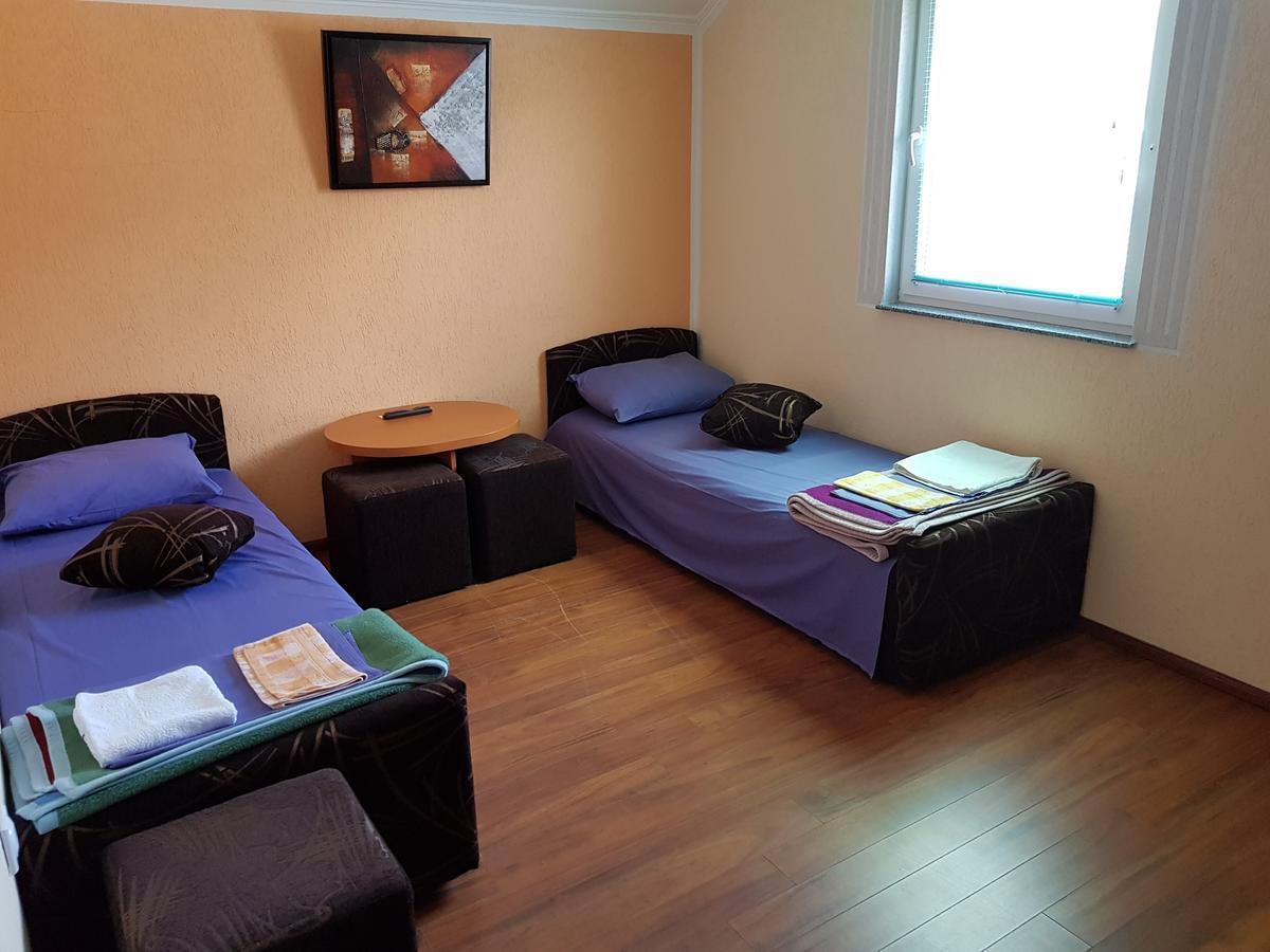 Pansion Basa Hotel Ustikolina Buitenkant foto