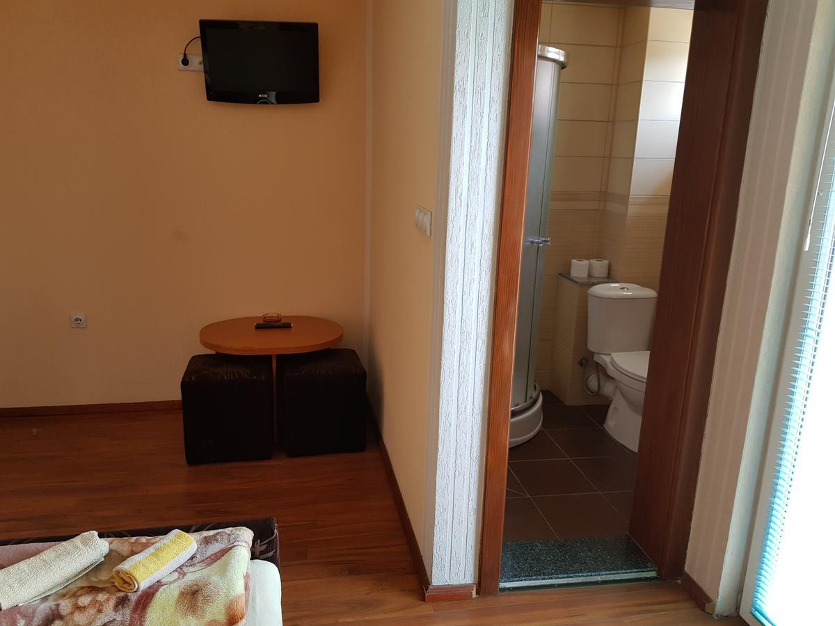 Pansion Basa Hotel Ustikolina Buitenkant foto