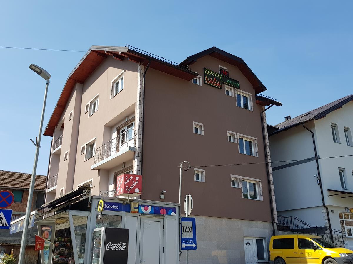 Pansion Basa Hotel Ustikolina Buitenkant foto
